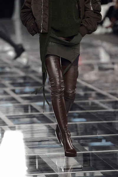 Look 25
